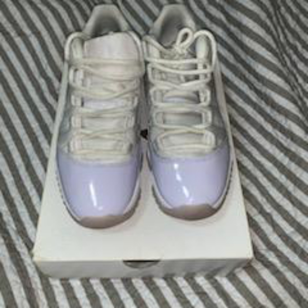 Jordan 11s low pure violet